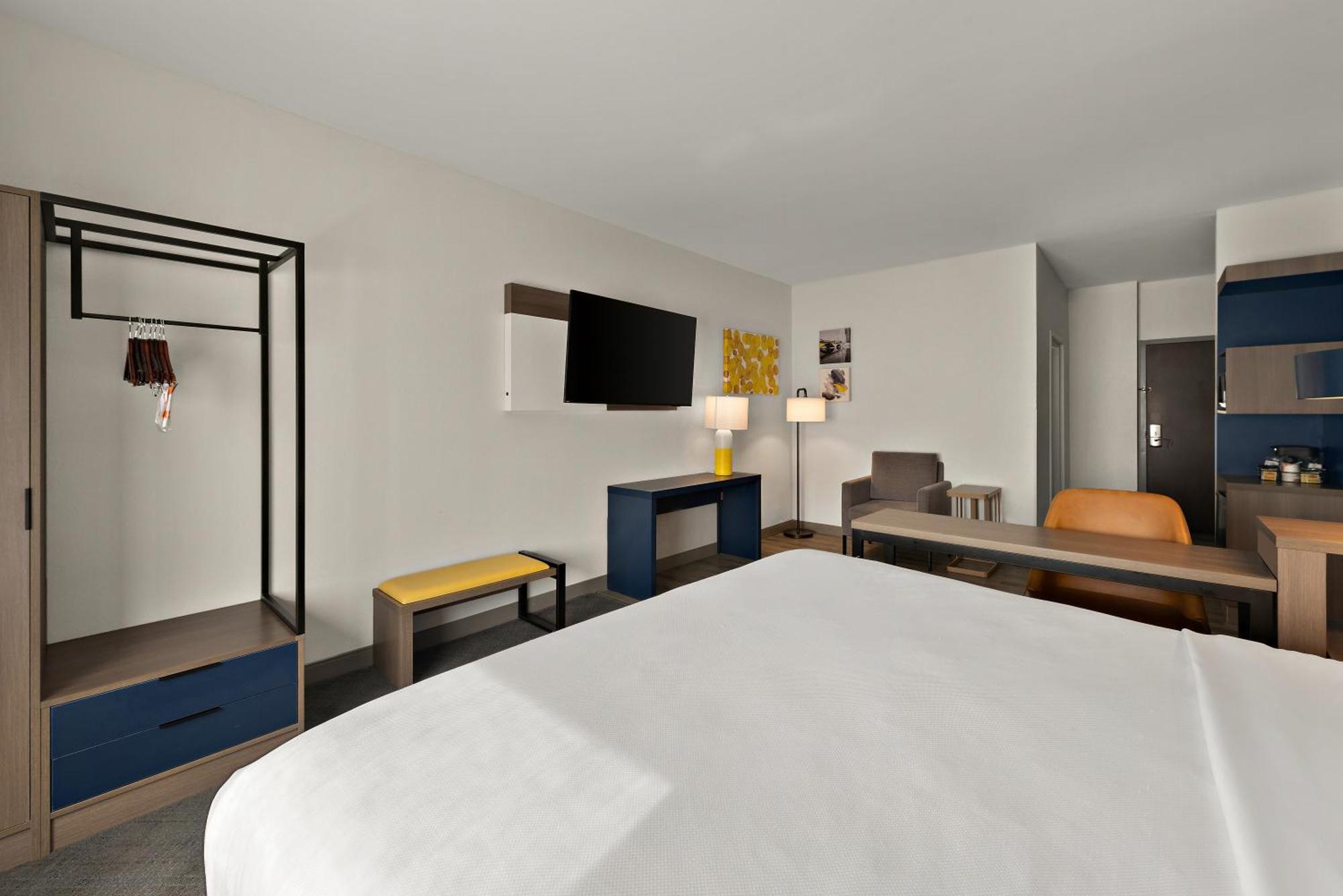 Comfort Suites Columbus East Broad Exterior foto