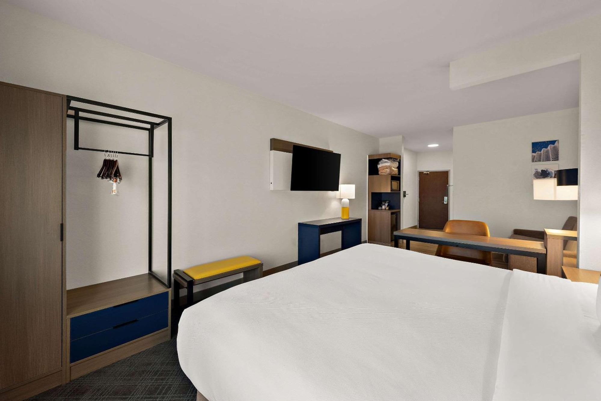 Comfort Suites Columbus East Broad Exterior foto